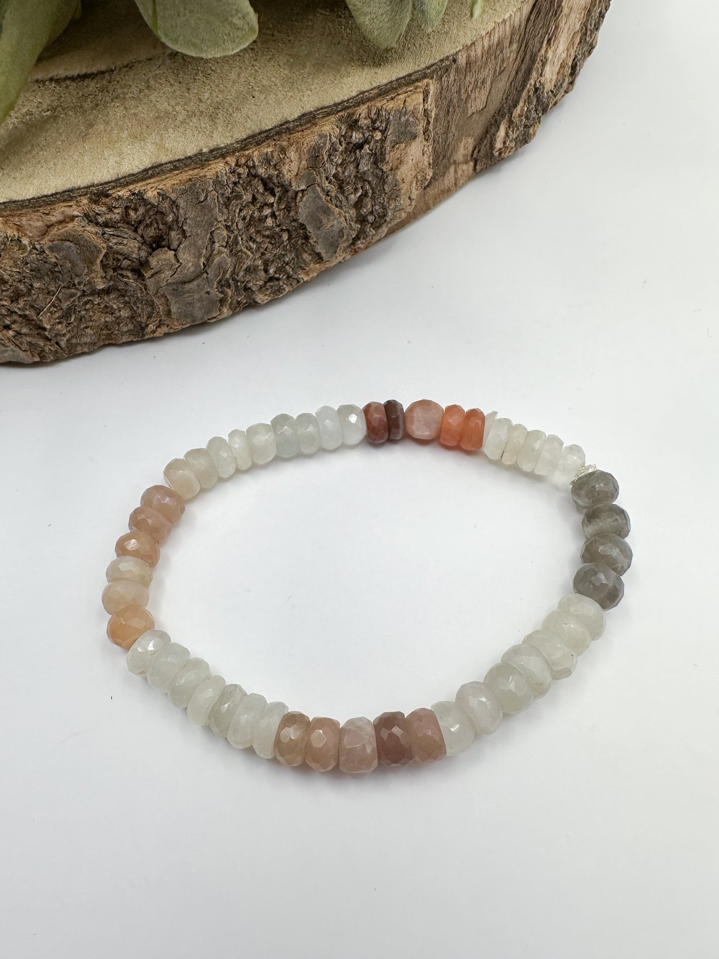 Pulsera de piedra lunar facetada