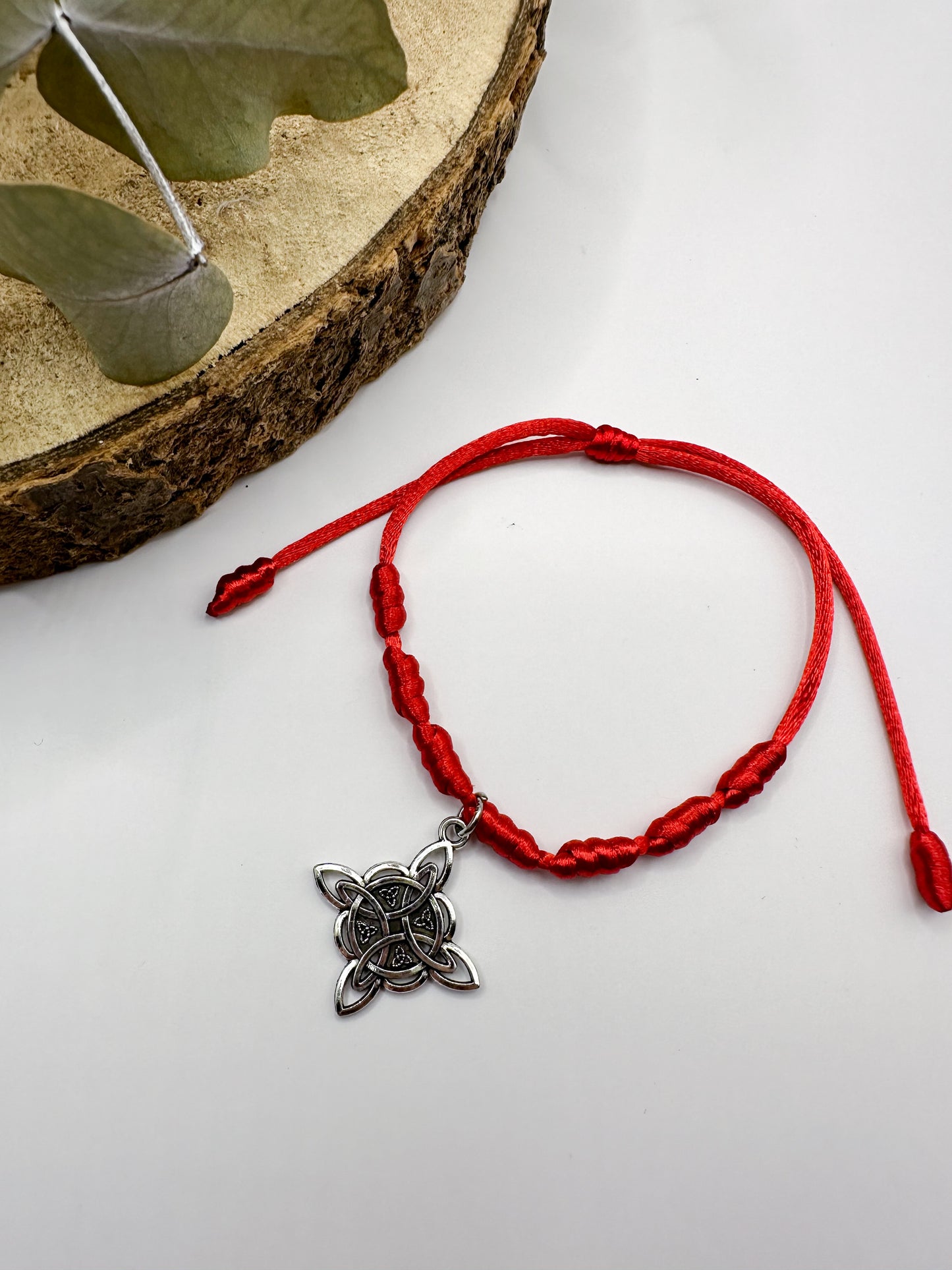 Pulsera Nudo de Bruja y 7 nudos roja