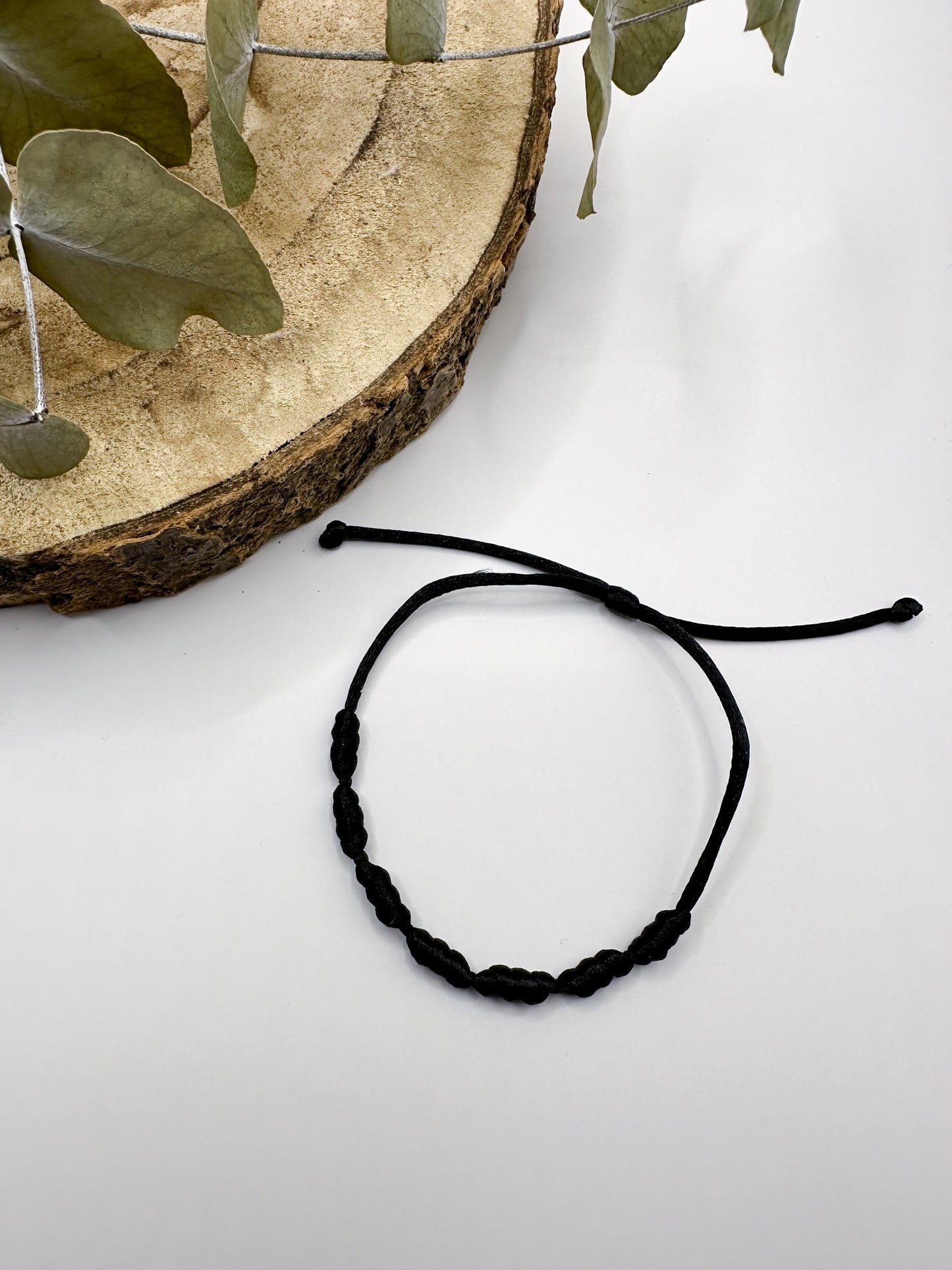 Pulsera negra de los 7 nudos