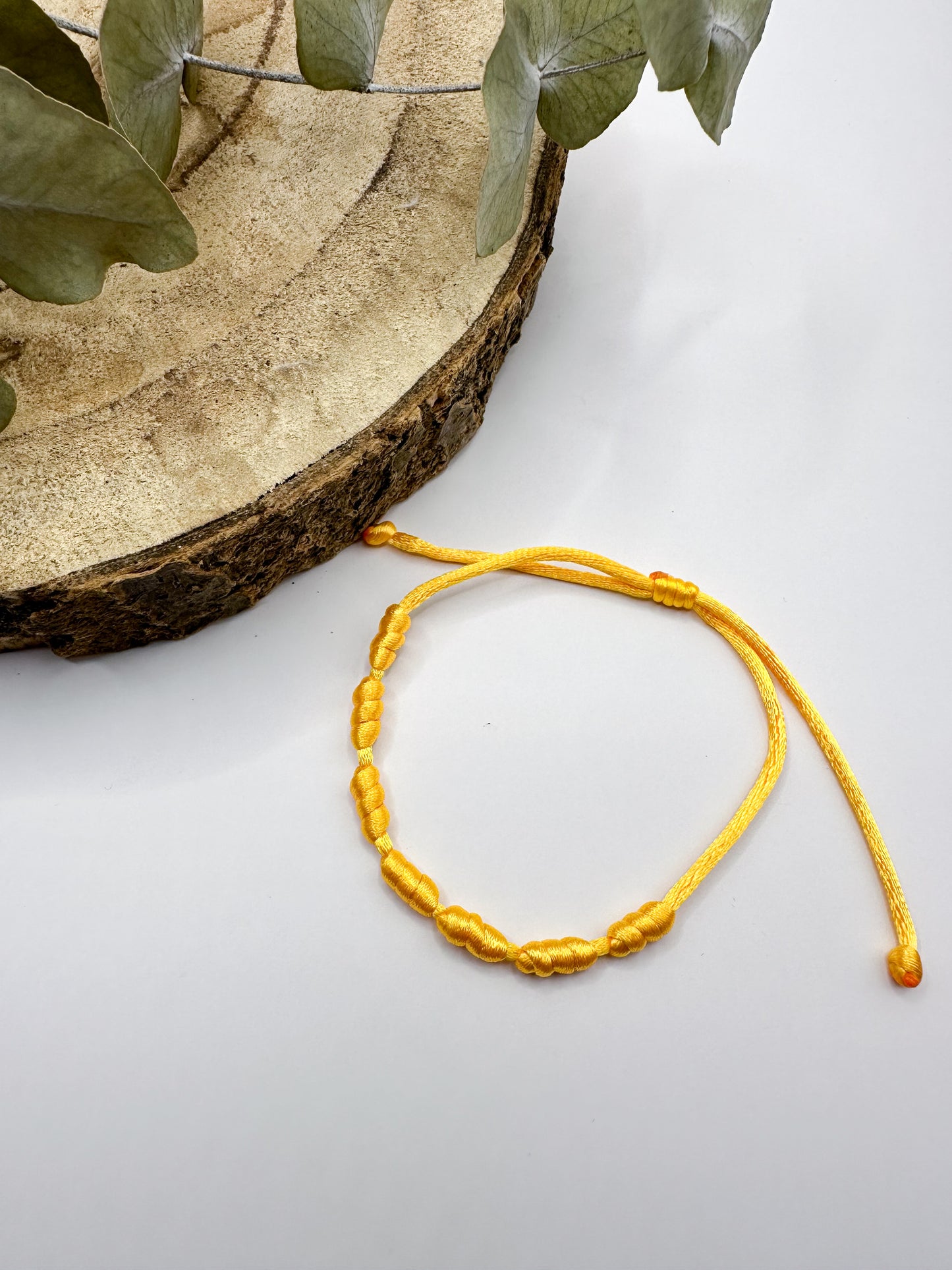 Pulsera amarilla de los 7 nudos