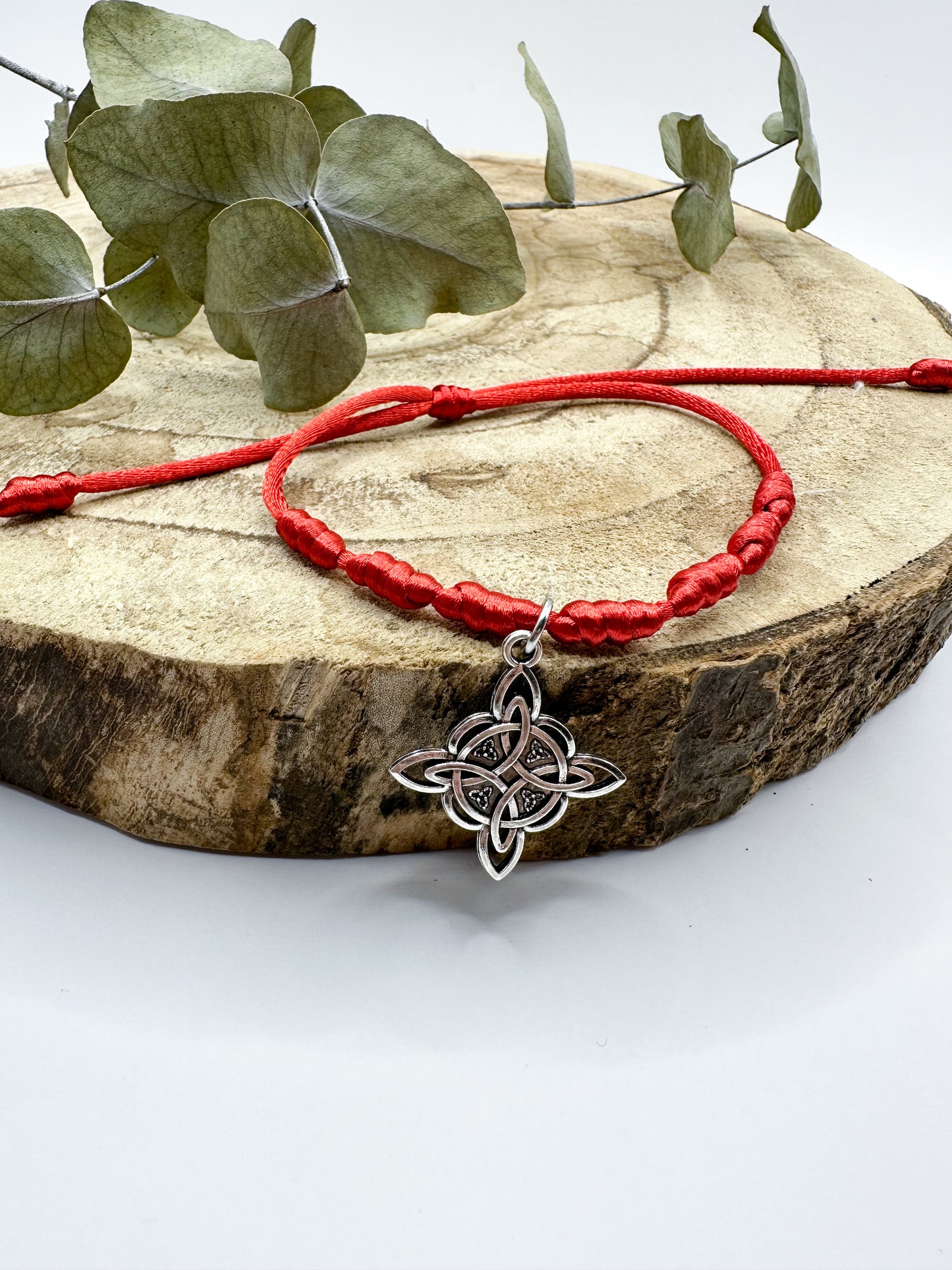 Pulsera Nudo de Bruja y 7 nudos roja